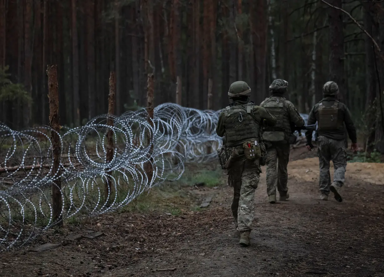 Positions of Ukrainian servicemen near the border with Belarus