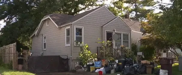 'I'm just very touched': Woman thanks volunteers who helped clean yard after hoarding situation