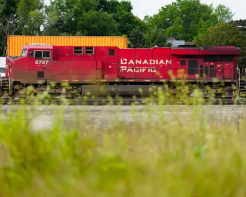 Canadian government forces rail lockout to end