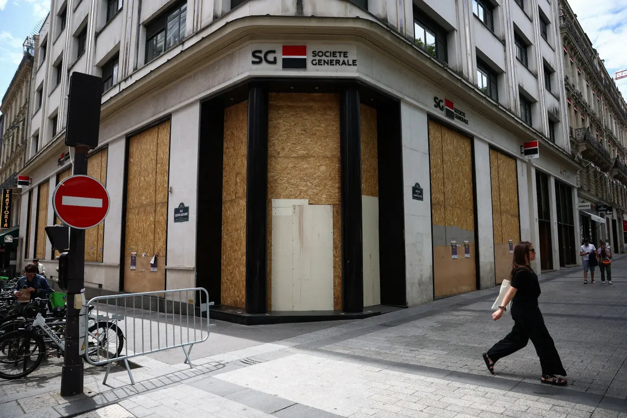 FILE PHOTO: Societe Generale branch in Paris