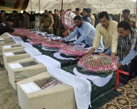 Death toll from bandit attack on police in Pakistan rises to 12