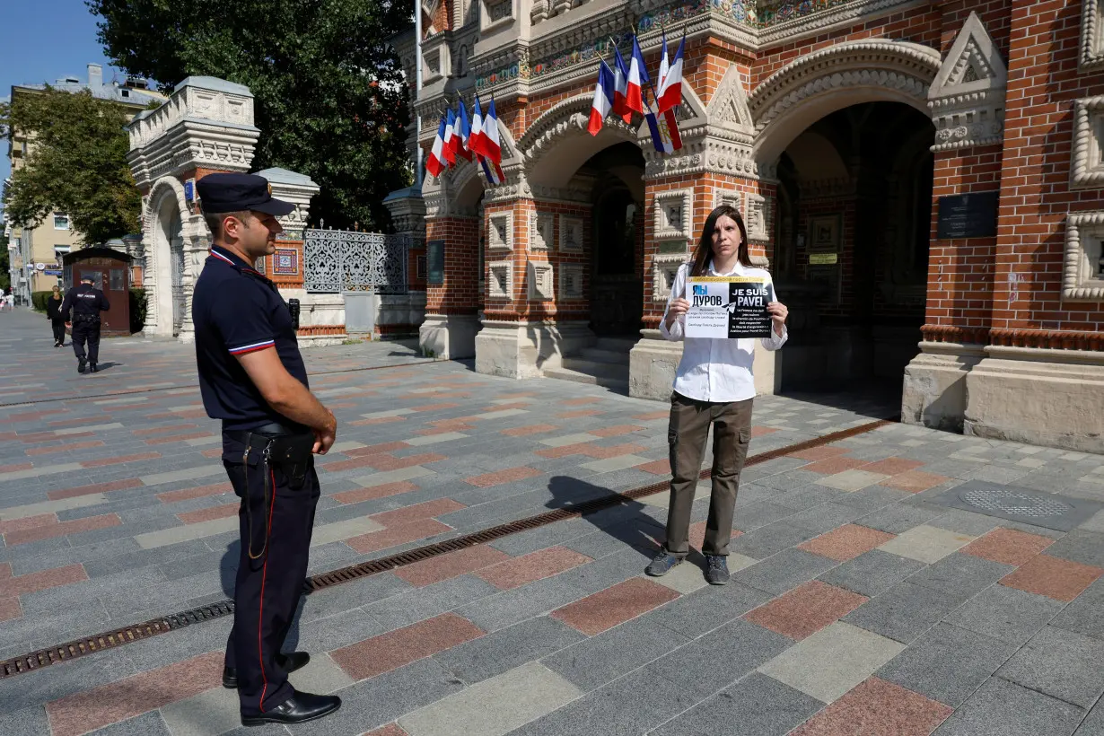 Gathering near French embassy in Moscow following arrest of Telegram CEO Pavel Durov