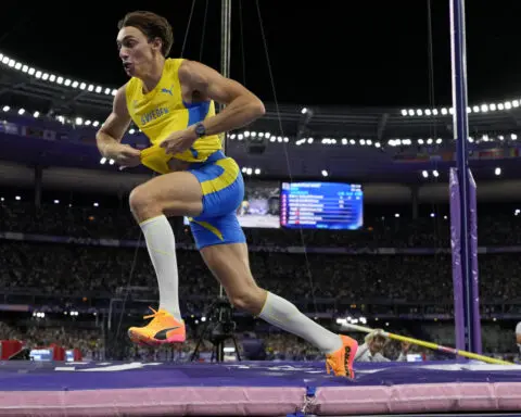 Duplantis breaks world record in pole vault for 3rd time this year by clearing 6.26 meters