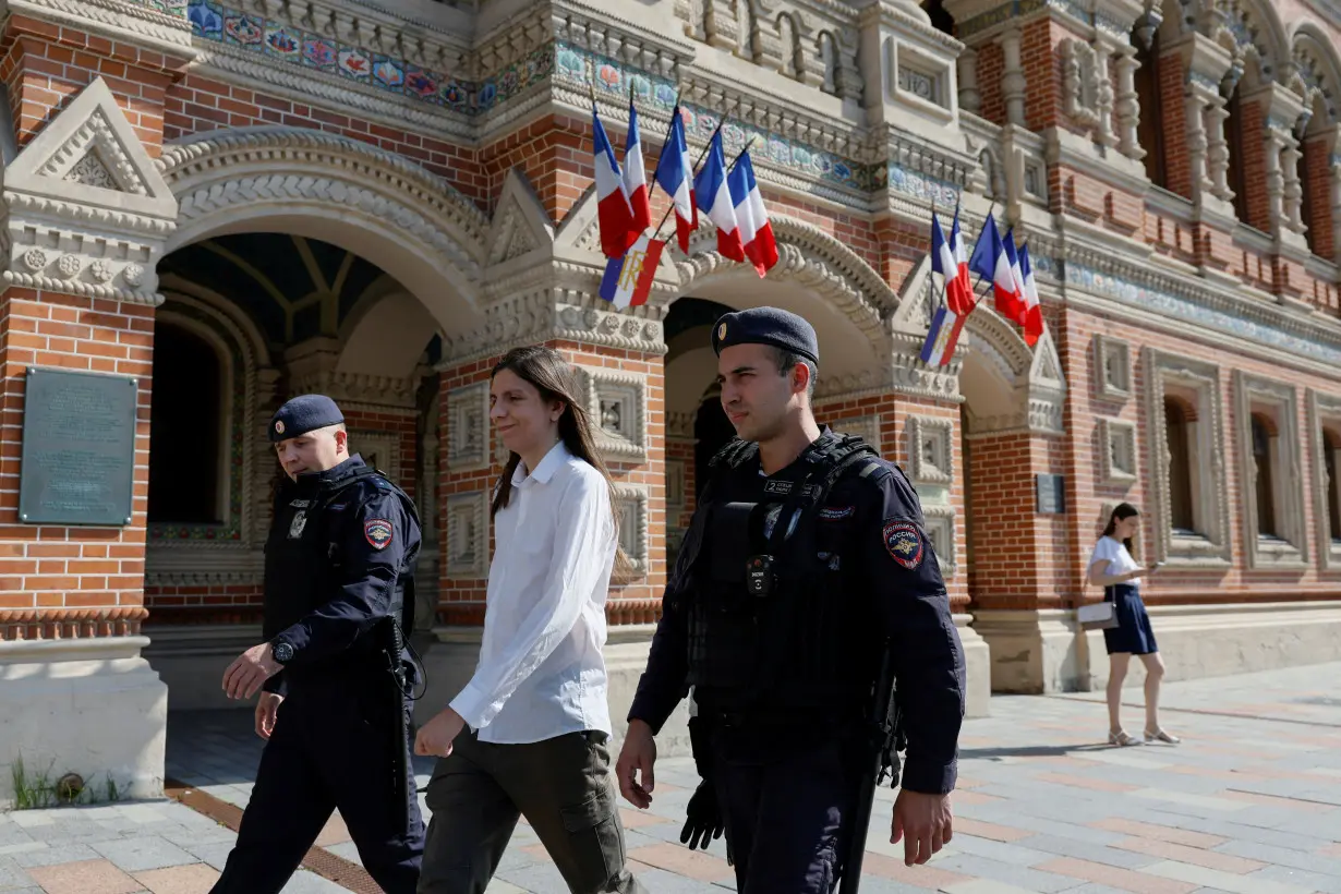 Gathering near French embassy in Moscow following arrest of Telegram CEO Pavel Durov