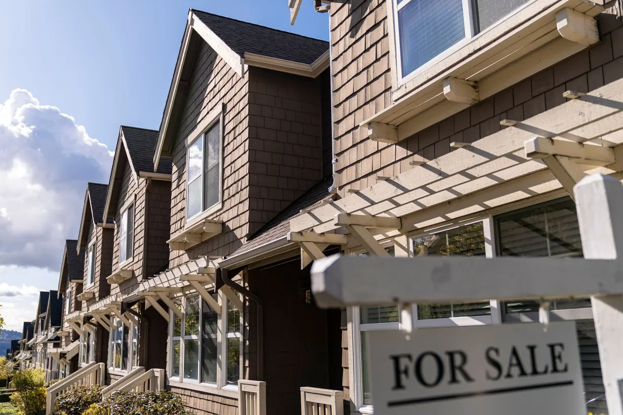 Mortgage rates are falling. Here's what you should know before buying a new home