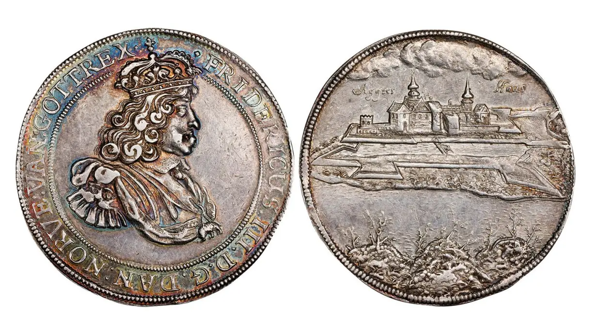 A 17th century Norwegian coin commemorating King Frederik. On its reverse is a rendering of Akershus Castle in Oslo overlooking the sea.