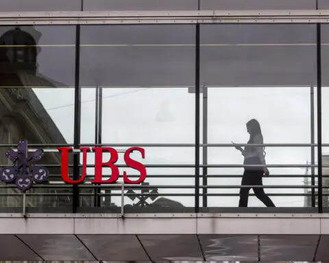 Pay gap between bosses and ordinary workers widens in Switzerland