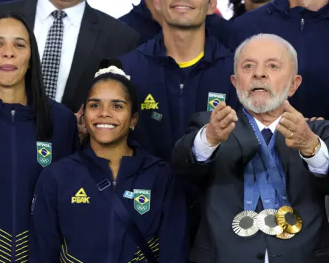 Brazil's Lula praises Olympic athletes at presidential palace