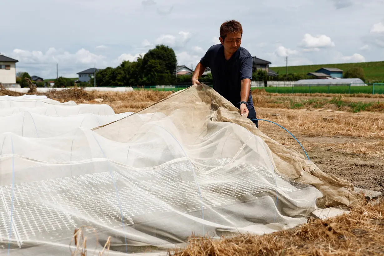 Aging Japanese farmers dread heatroke as temperatures soar