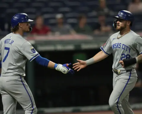 Royals catch Guardians atop AL Central, move into tie for first after 6-1 win in rain delayed game