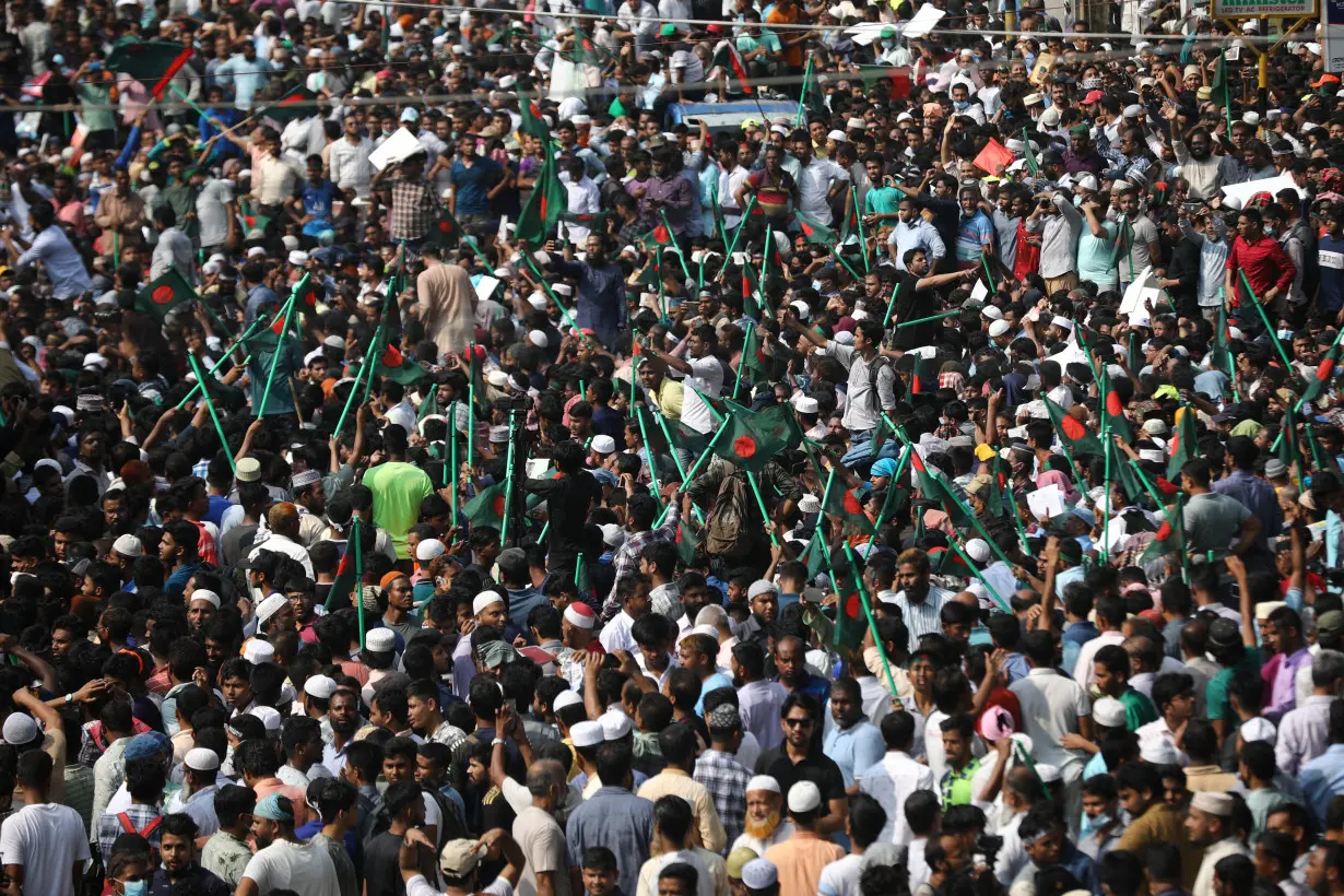 Supporters of Bangladesh Jamaat-e-Islami occupy street of Matijheel area to hold a rally in Dhaka