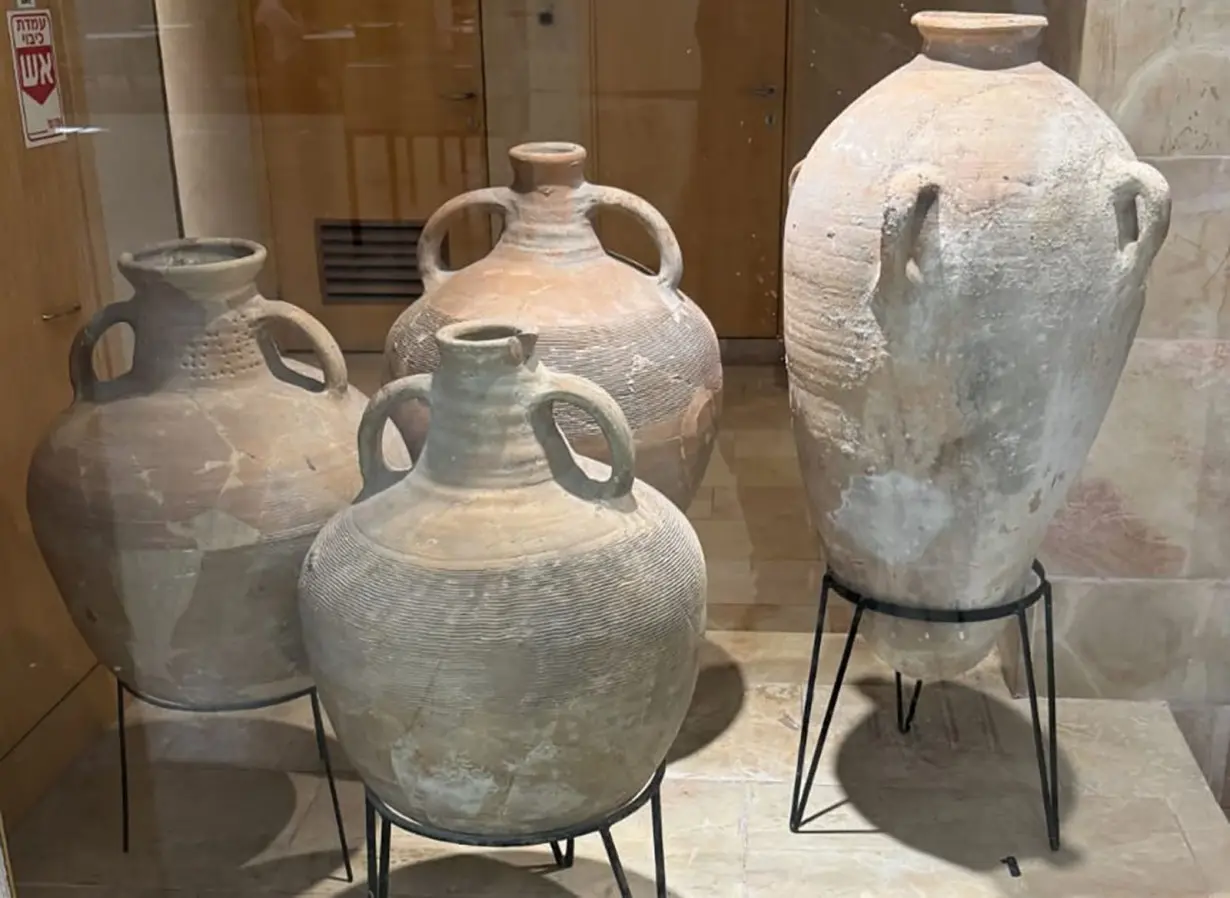 4-year-old accidentally shatters Bronze Age jar at museum