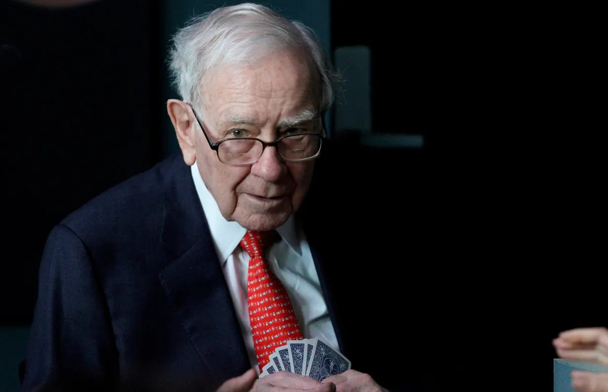 FILE PHOTO: Warren Buffett, CEO of Berkshire Hathaway Inc, plays bridge as part of the company annual meeting weekend in Omaha