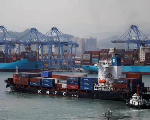 S.Korea exports seen extending gains, inflation to hit BOK target: Reuters poll