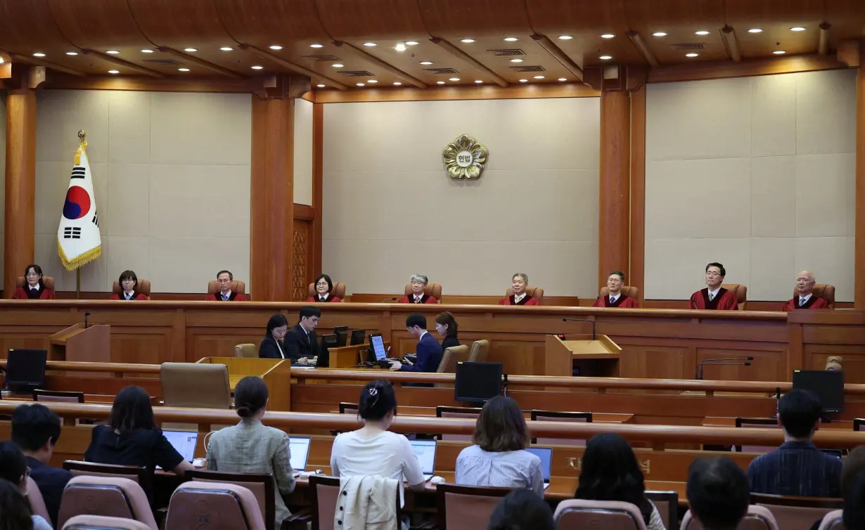 Chief of Constitutional Court Lee Jong-seok and other justices arrive at the Constitutional Court in Seoul