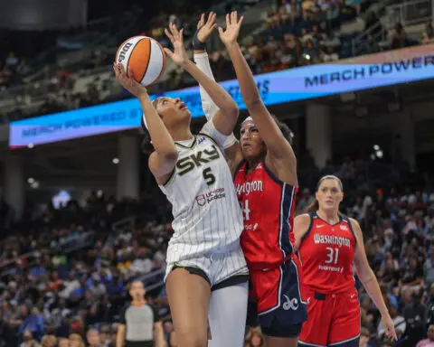 Caitlin Clark makes WNBA rookie history again in Indiana Fever win over Connecticut Sun