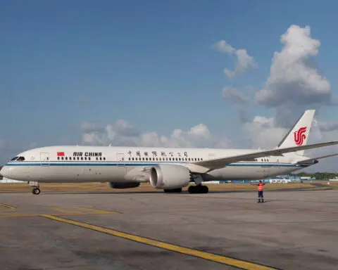 China's top airlines post losses amid slow international travel