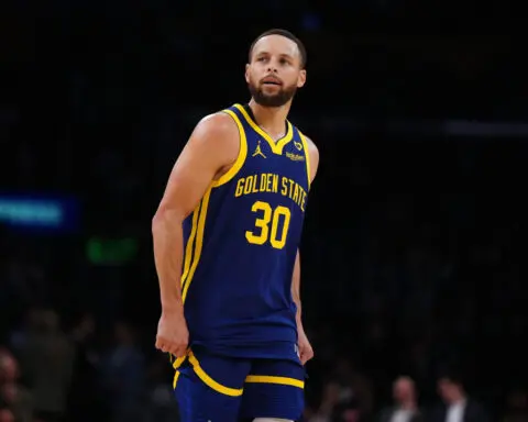 Steph Curry agrees to one-year extension with Golden State Warriors worth a reported $62.6 million