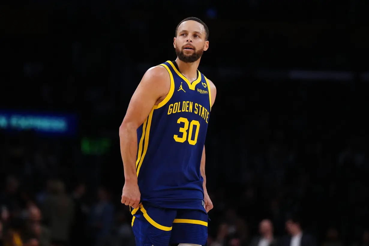 Steph Curry agrees to one-year extension with Golden State Warriors worth a reported $62.6 million