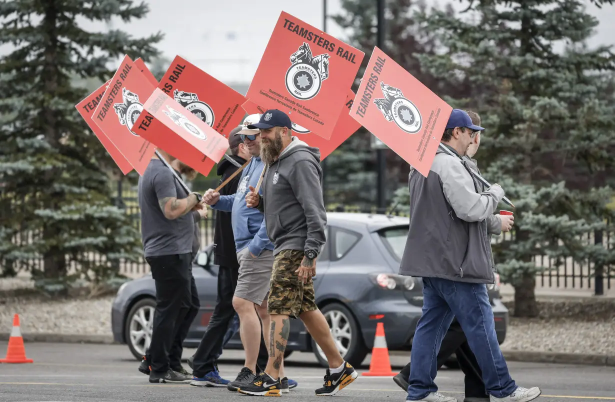 Canada-Railroads-Unions