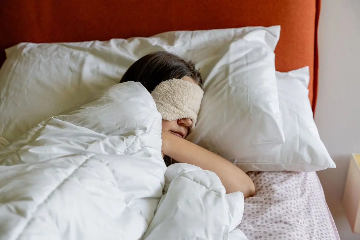 How does sleeping in on weekends affect your health? Research offers clues