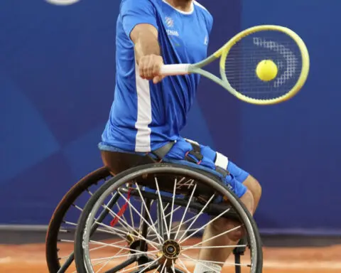 Israeli tennis player Berdichevsky has an emotional reunion with Oct. 7 survivors at the Paralympics