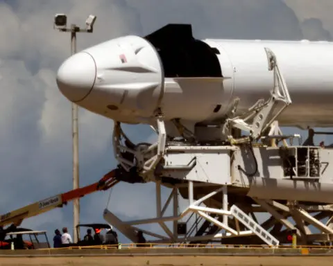 SpaceX Falcon 9 may resume flights while FAA probe underway