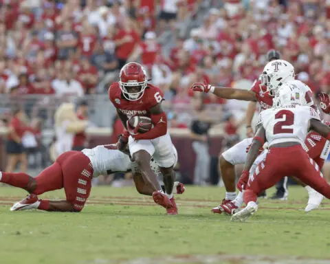 Arnold throws 4 TD passes -- 3 to newcomer Burks -- to help No. 16 Oklahoma rout Temple 51-3