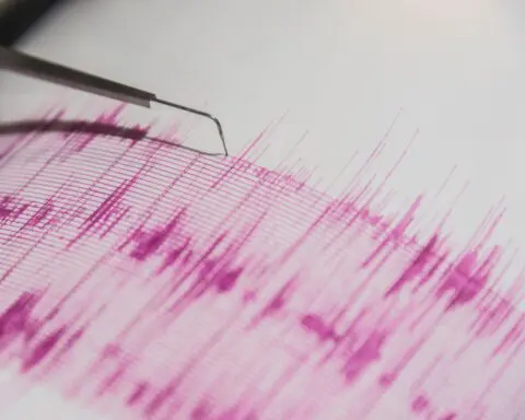 5.2 magnitude earthquake near Bakersfield rumbles through Southern California