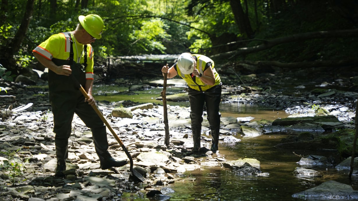 EPA data make it hard to know the extent of the contamination from last year's Ohio derailment