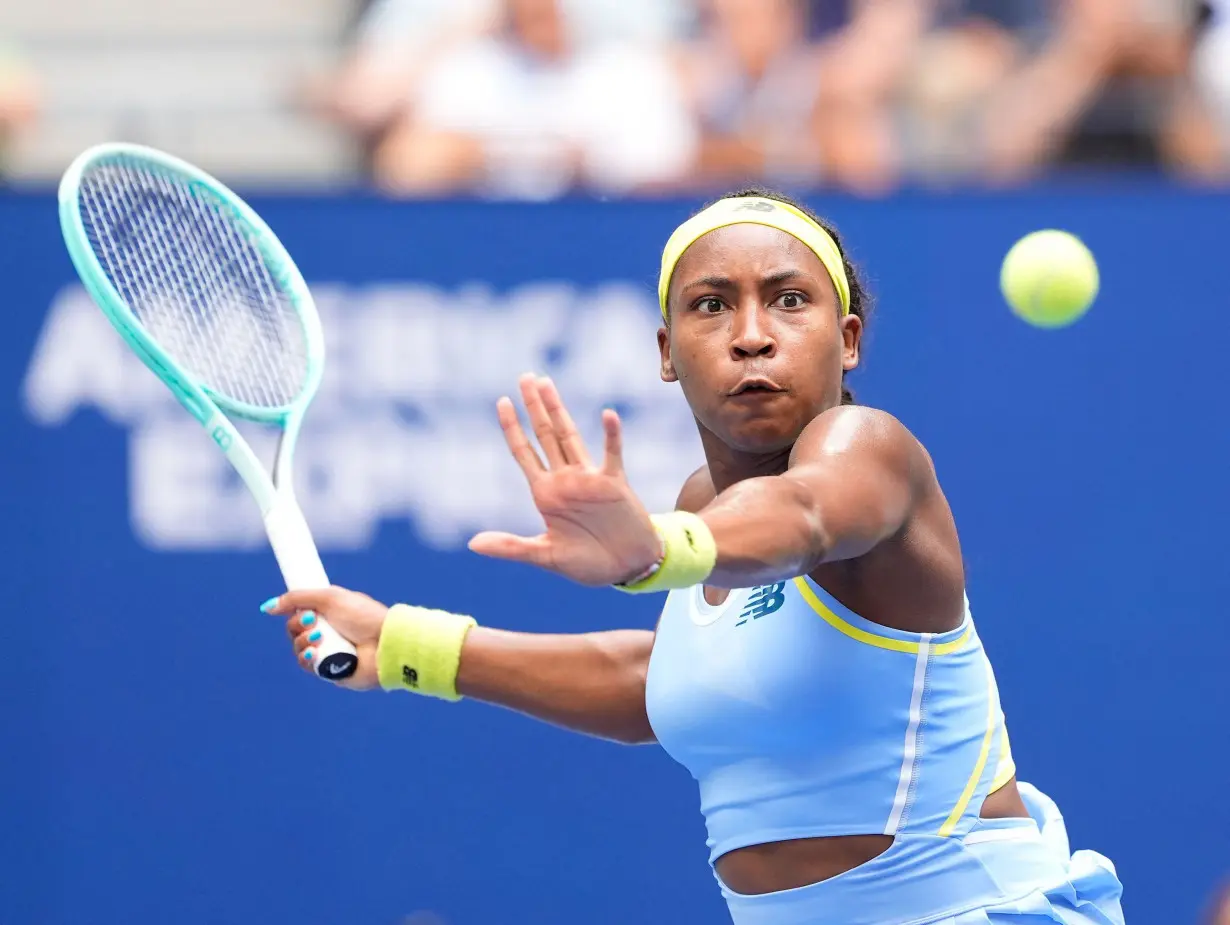 Coco Gauff falls in US Open title defense, losing in fourth round to Emma Navarro