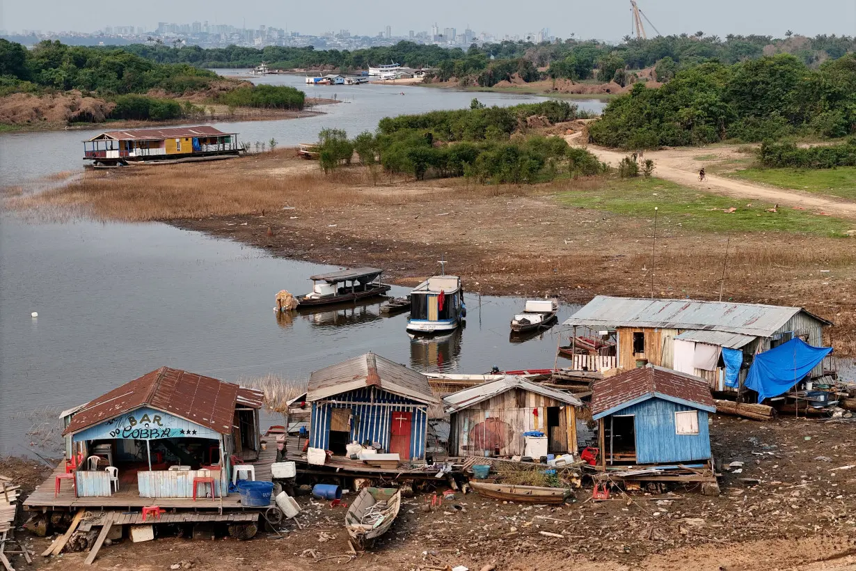 Amazon river levels fall due to lack of rain, hurting navigation