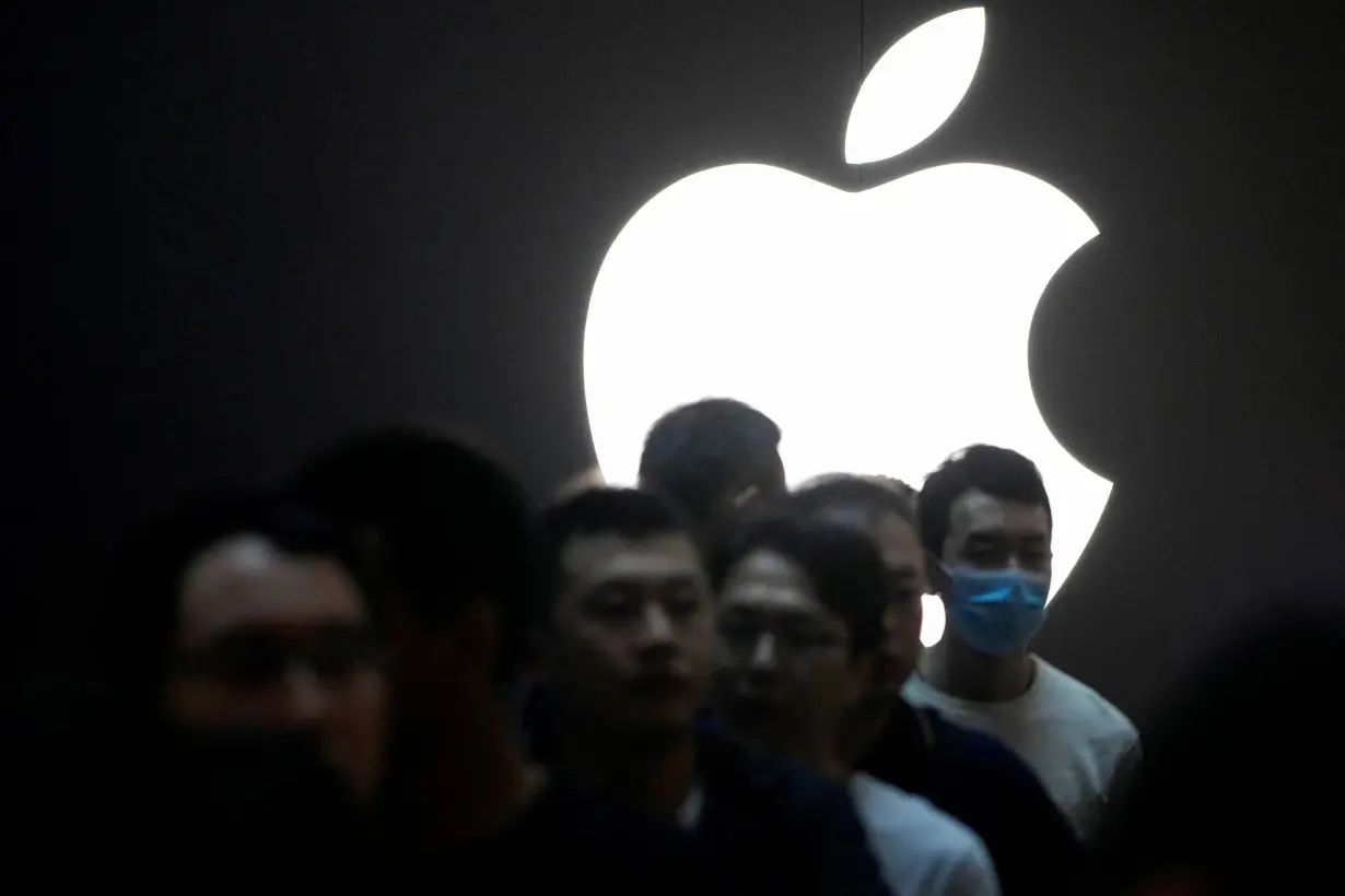 FILE PHOTO: People line up at an Apple Store in China