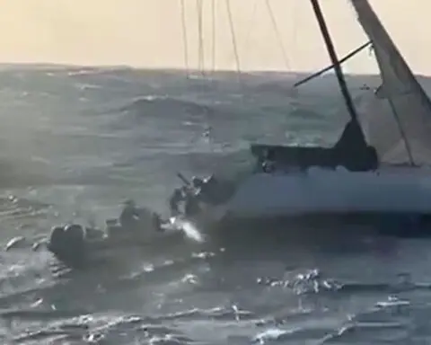 Video: Yacht adrift overnight in 20-foot waves