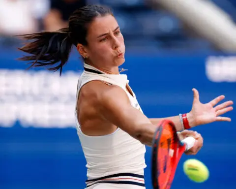 American Emma Navarro mounts dramatic comeback to reach her first US Open semifinal