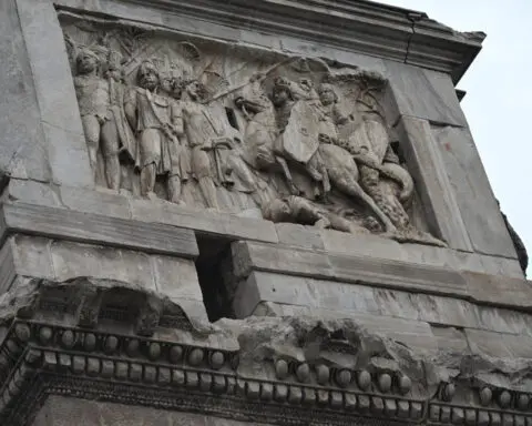 Ancient Roman Arch of Constantine damaged by lightning