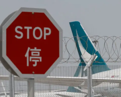 What is the issue with Cathay Pacific's A350 Rolls-Royce engines?