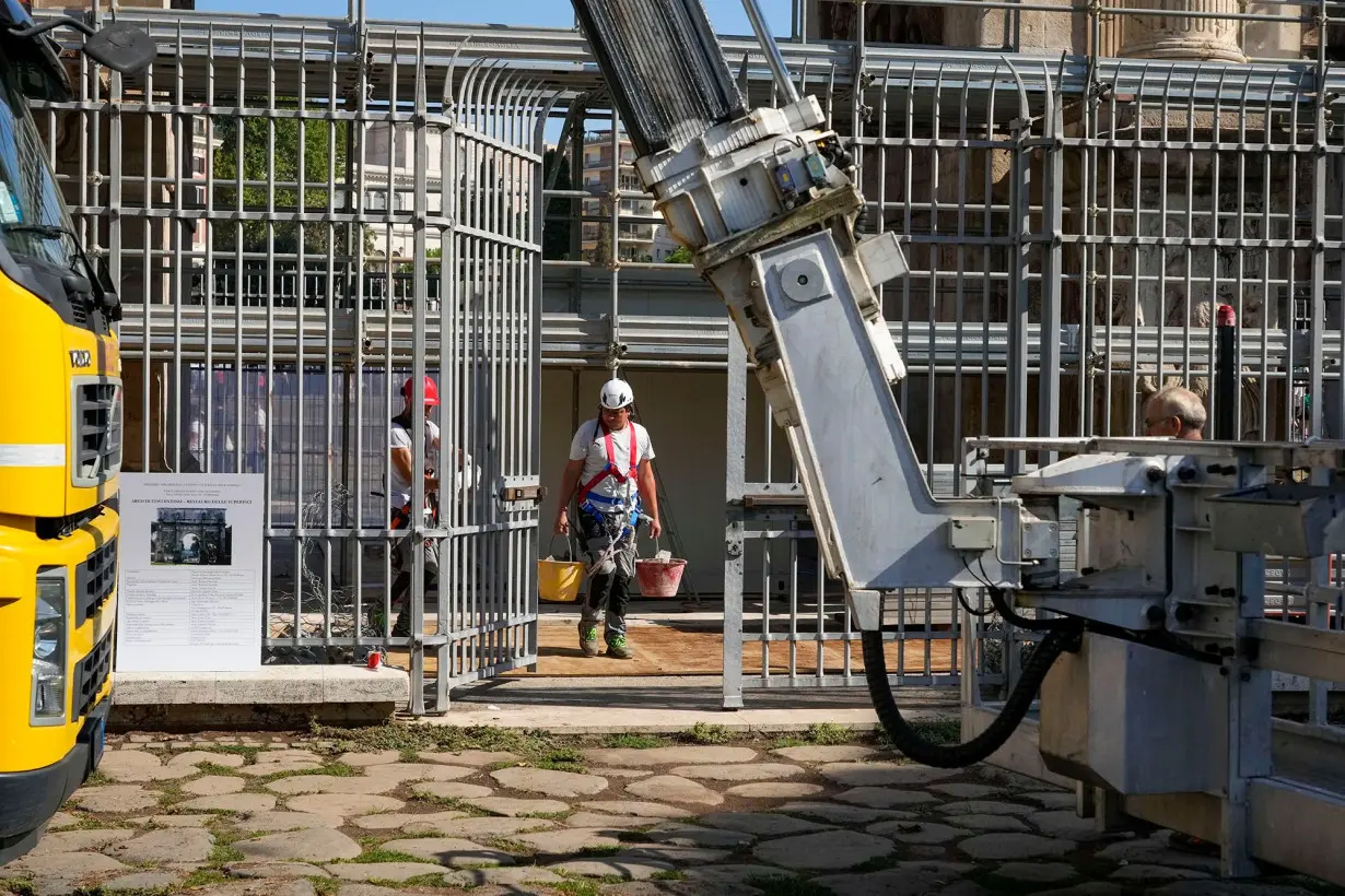 Workers collected fragments and secured the area around the monument, which was already undergoing renovation.