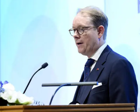 Swedish foreign minister Billstrom steps down