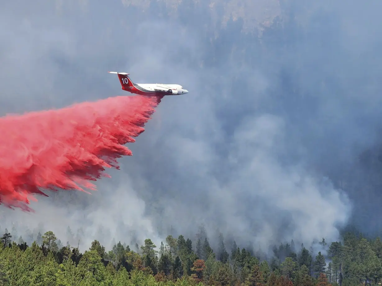 Crews slow progress of Sierra wildfire, but evacuations orders remain