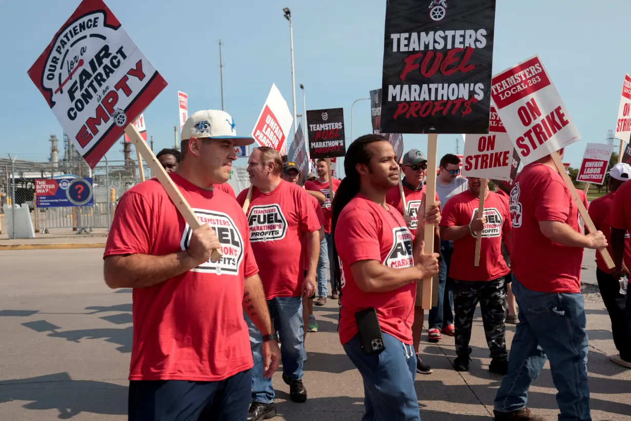 Workers on strike at Marathon Petroleum's (MPC.N) Detroit refinery walk the picket line in Detroit