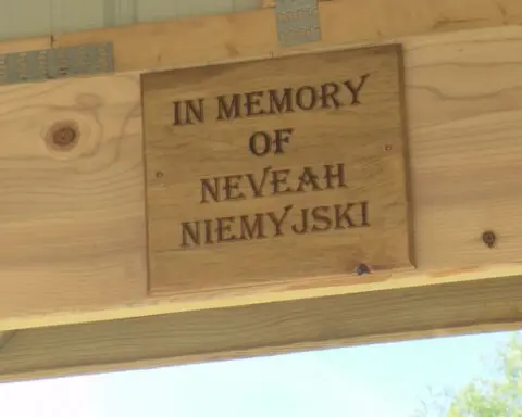 Elementary school 's new outdoor classroom honors memory of student