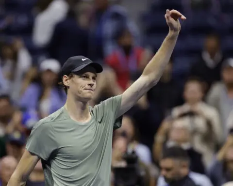 US Open: No. 1 Jannik Sinner beats Daniil Medvedev to reach the semifinals