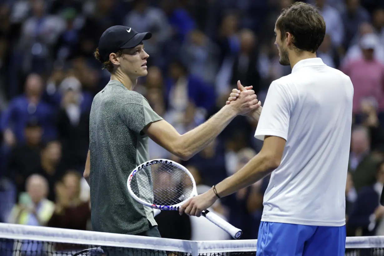 US Open: No. 1 Jannik Sinner beats Daniil Medvedev to reach the semifinals