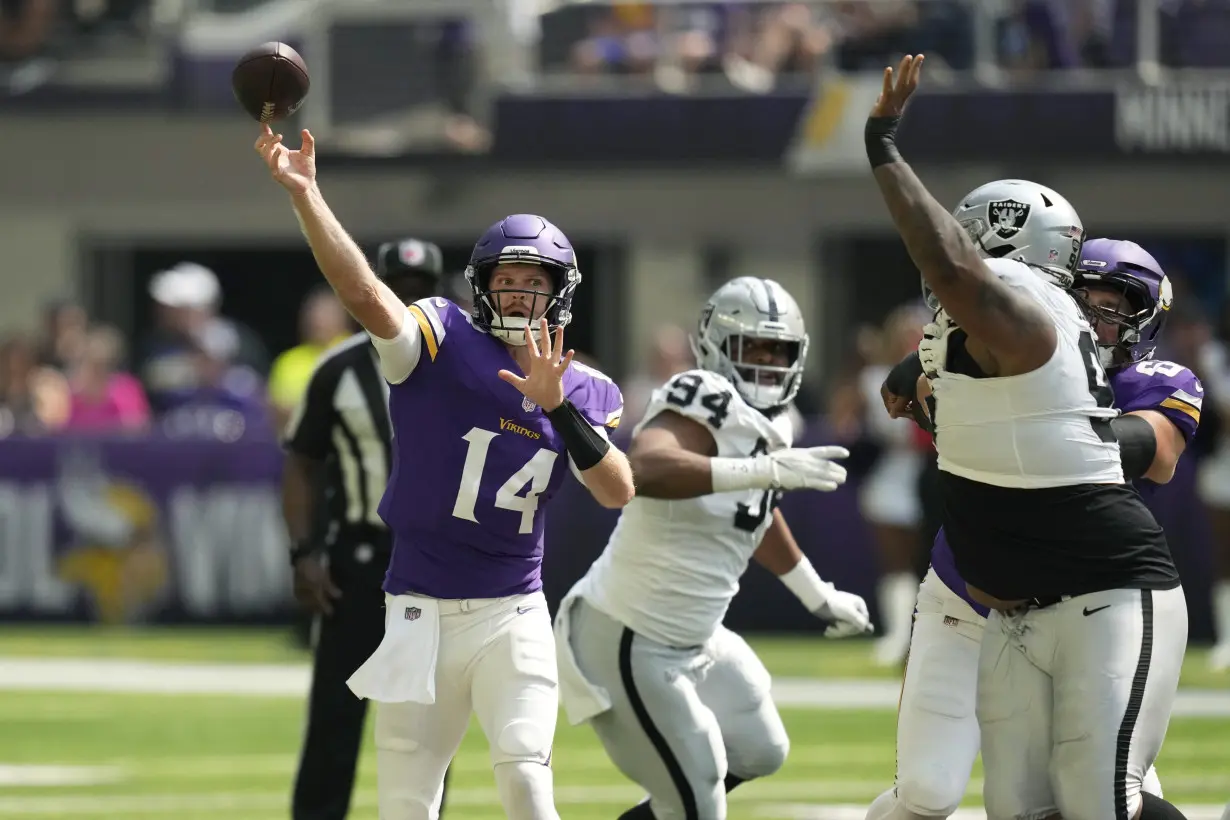 Vikings-Giants pits Darnold vs. Jones to open another prove-it season for once-heralded QBs