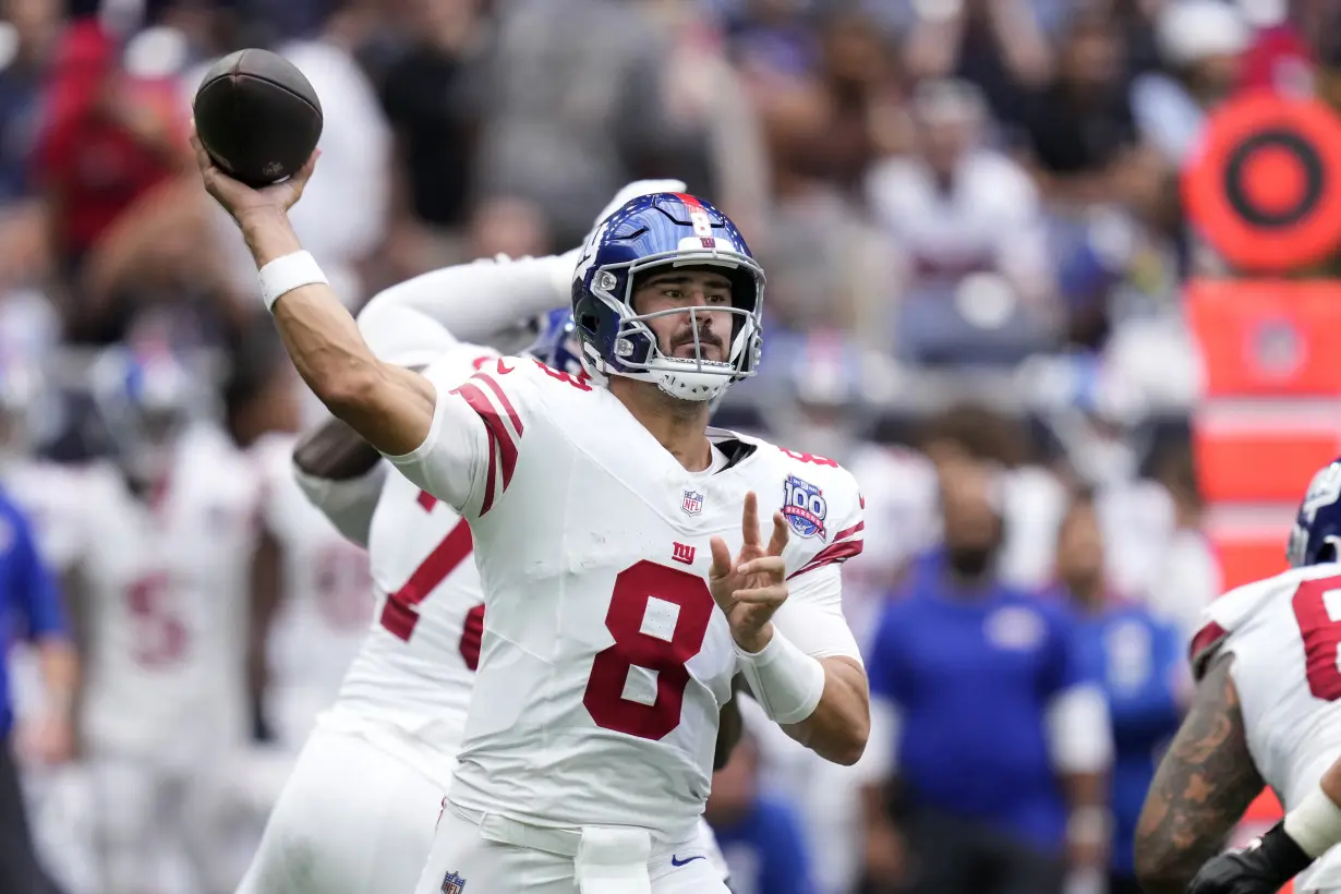 Vikings-Giants pits Darnold vs. Jones to open another prove-it season for once-heralded QBs