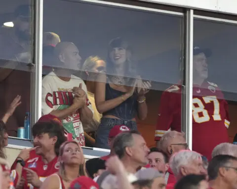 Taylor Swift shows up at Arrowhead Stadium to watch Travis Kelce, Chiefs face Ravens in NFL opener