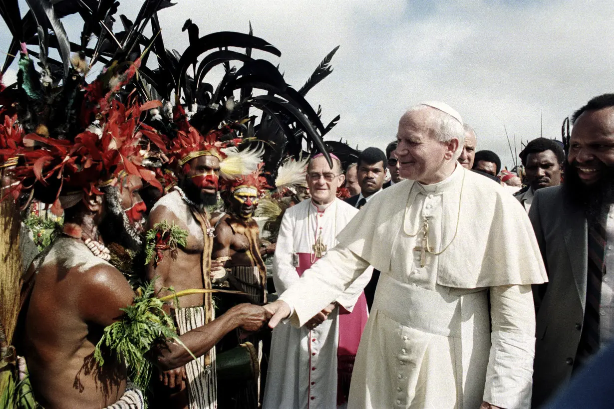 Pope to meet Papua New Guinea Catholics who embrace both Christianity and Indigenous beliefs