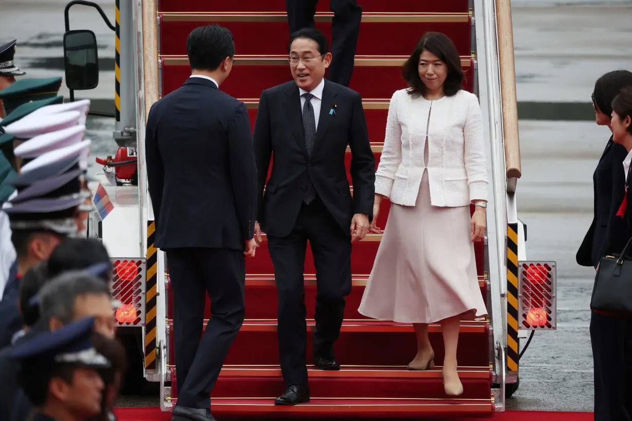 Japan's Kishida, South Korea's Yoon call to sustain momentum in improved ties