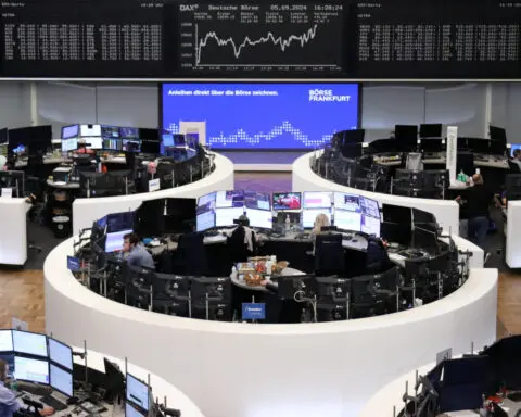 European shares have worst day in a month as investors digest mixed US data